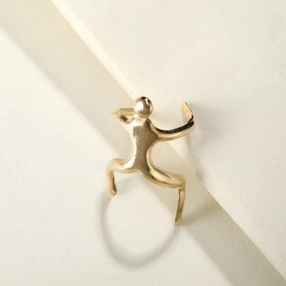 Modern Figurine Ear Cuff Golden - Picture 3 of 6